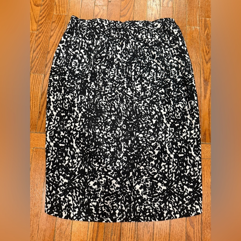 Eloquii Skirt 
Monochrome Abstract Design - Picture 4 of 7